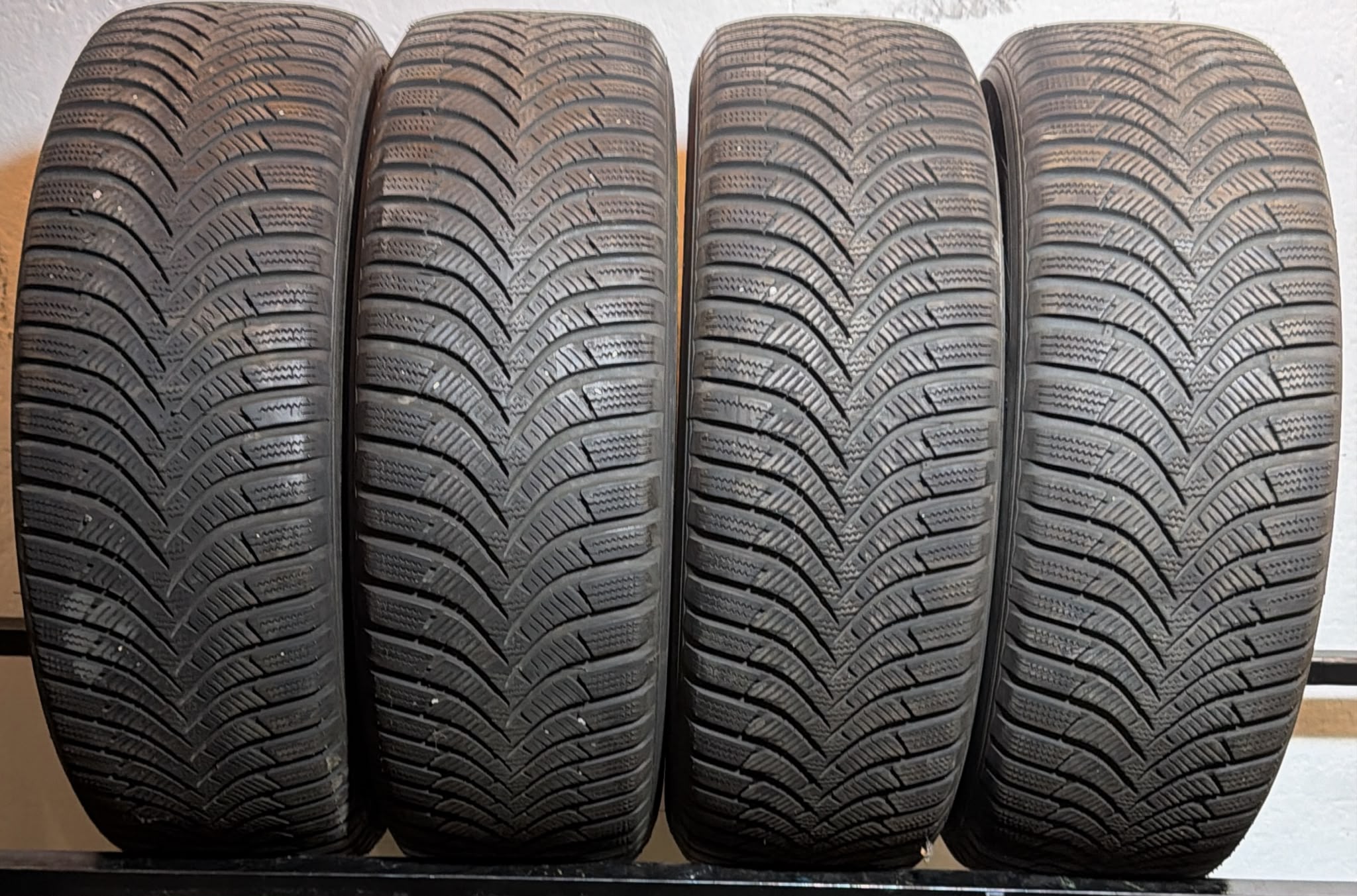 Hankook Winter Icept RS2 215/65 R16